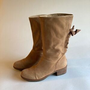 UGG Tan Suede Genuine Sheepskin Leather Rubber Outsole Mid Calf Boots size 8